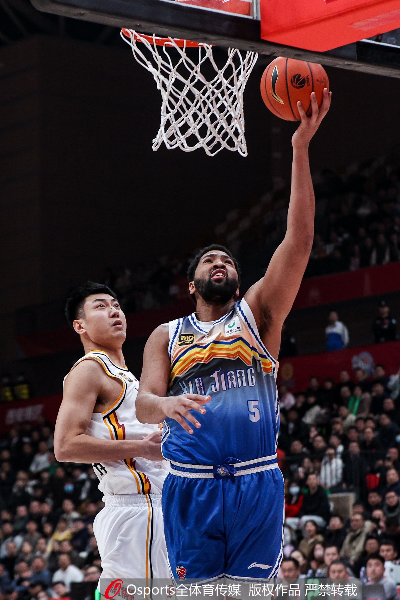 攻防俱佳!劳森14中8拿到19分13板4助3断 正负值+24最高
